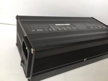 Laden Sie das Bild in den Betrachter der Galerie, Chargeur rapide Dualtron - 67,2V 5A - PIE TECHNOLOGIE