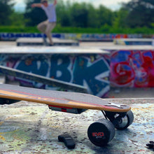 Ladda bilden i galleriets tittare, Skateboard éléctrique Curve V4 controller
